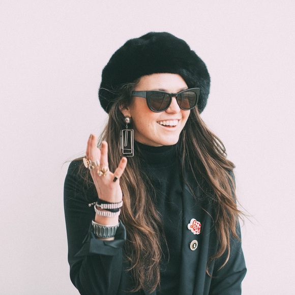 Meet your Posher, Lisa - Picture 1 of 1